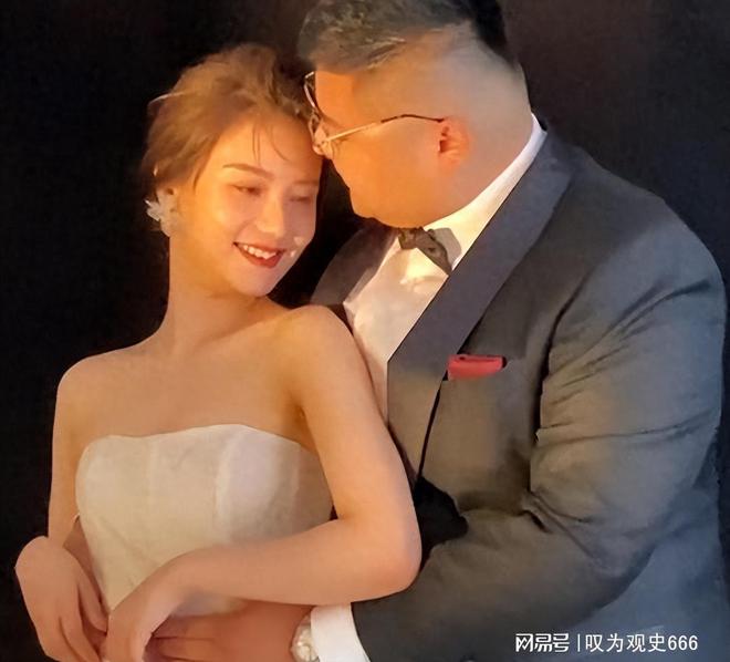 一周掉粉数万！贱卖妻子化妆品豪车仅卖70米乐官方网站00起底猴哥的下滑路(图13)